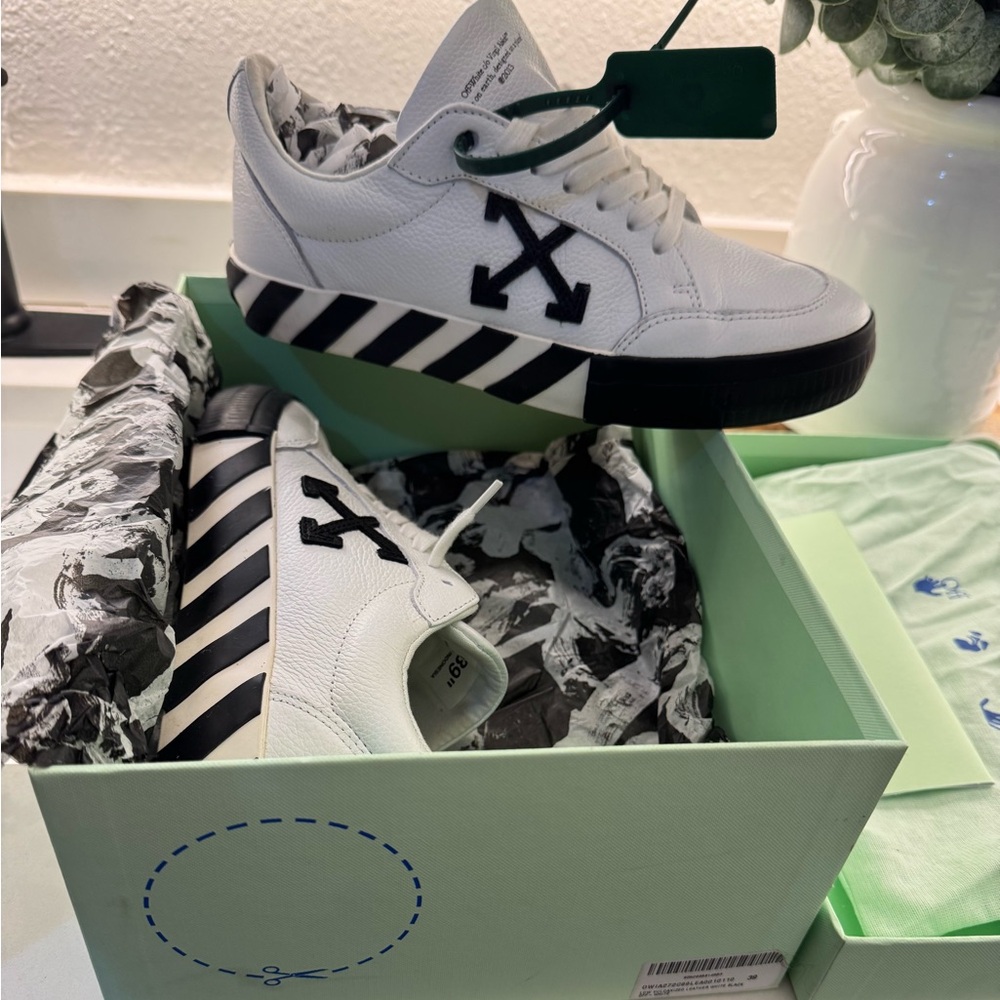 Off-White Sneakers Womens White and Black Sneakers